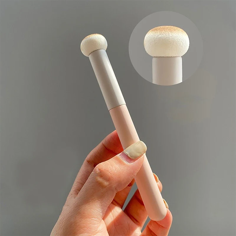 Beauty Makeup Tools Use - Mały grzyb korektor szczotka miejsce trądzik