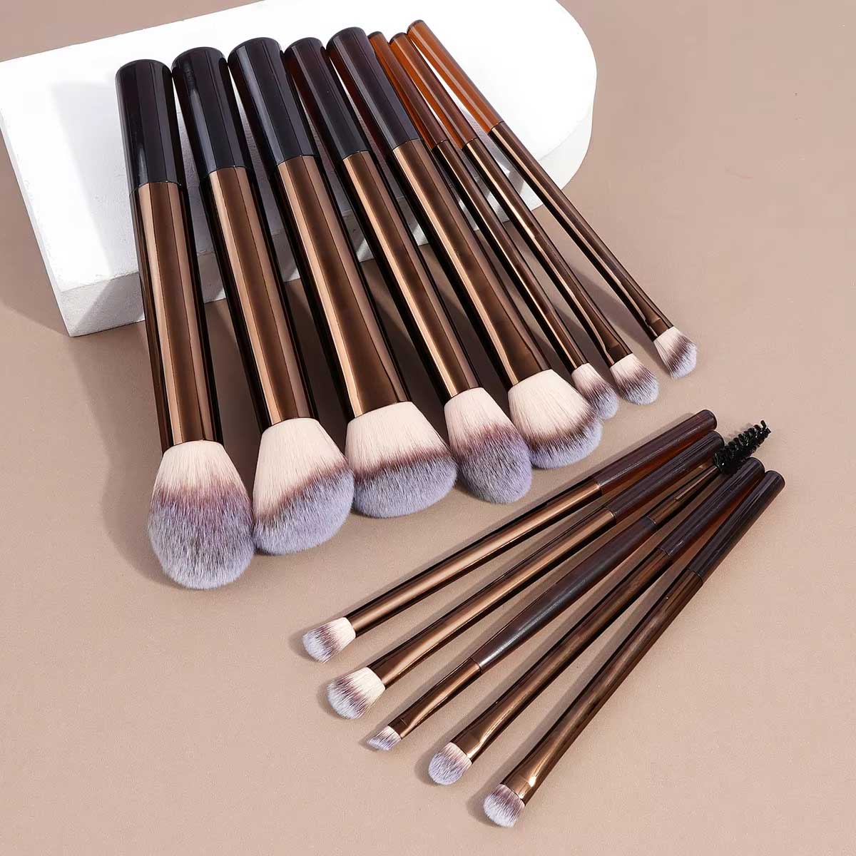 Zestaw 13 pędzli do makijażu:  – Huda Beauty Makeup Brush Set recenzja i cena