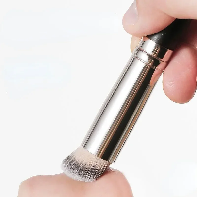 Pędzel do korektora podkładu P – Huda Beauty Makeup Brush Set recenzja i cena