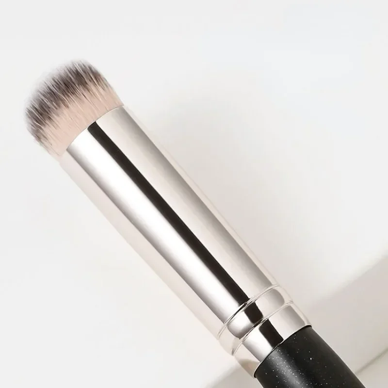 Pędzel do korektora podkładu P – Huda Beauty Makeup Brush Set recenzja i cena