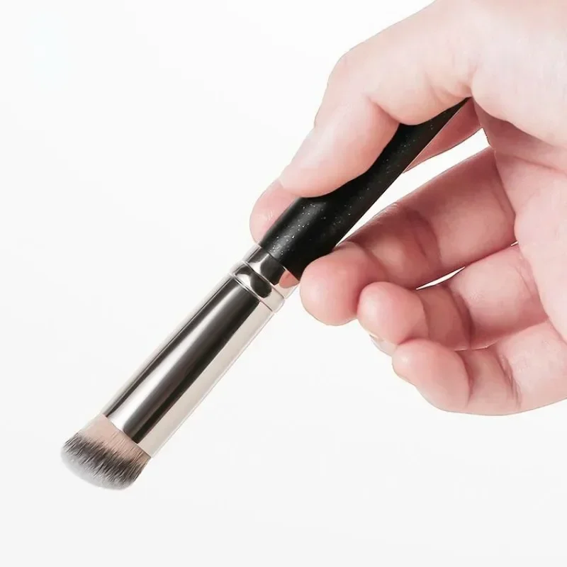 Pędzel do korektora podkładu P – Huda Beauty Makeup Brush Set recenzja i cena