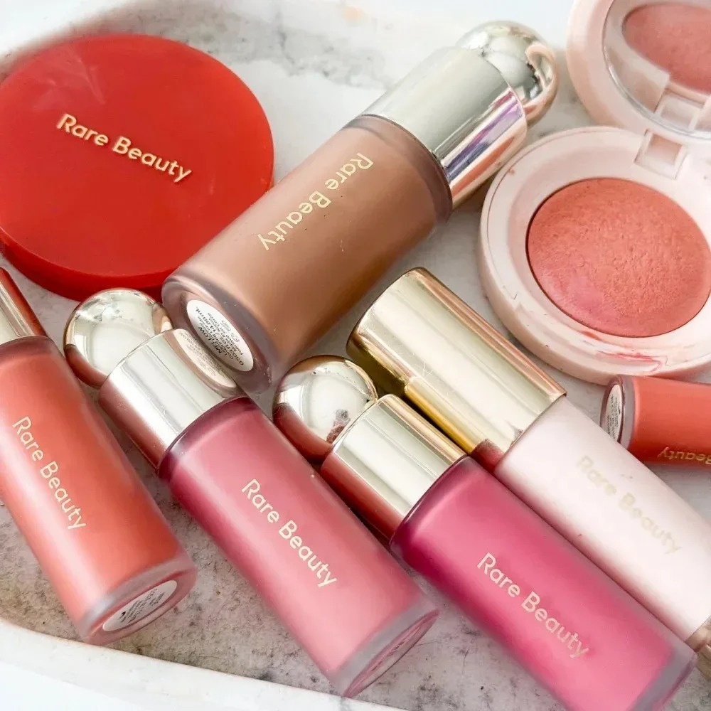 Rare Beauty Błyszczyk do ust w – Beauty Makeup Look recenzja i cena